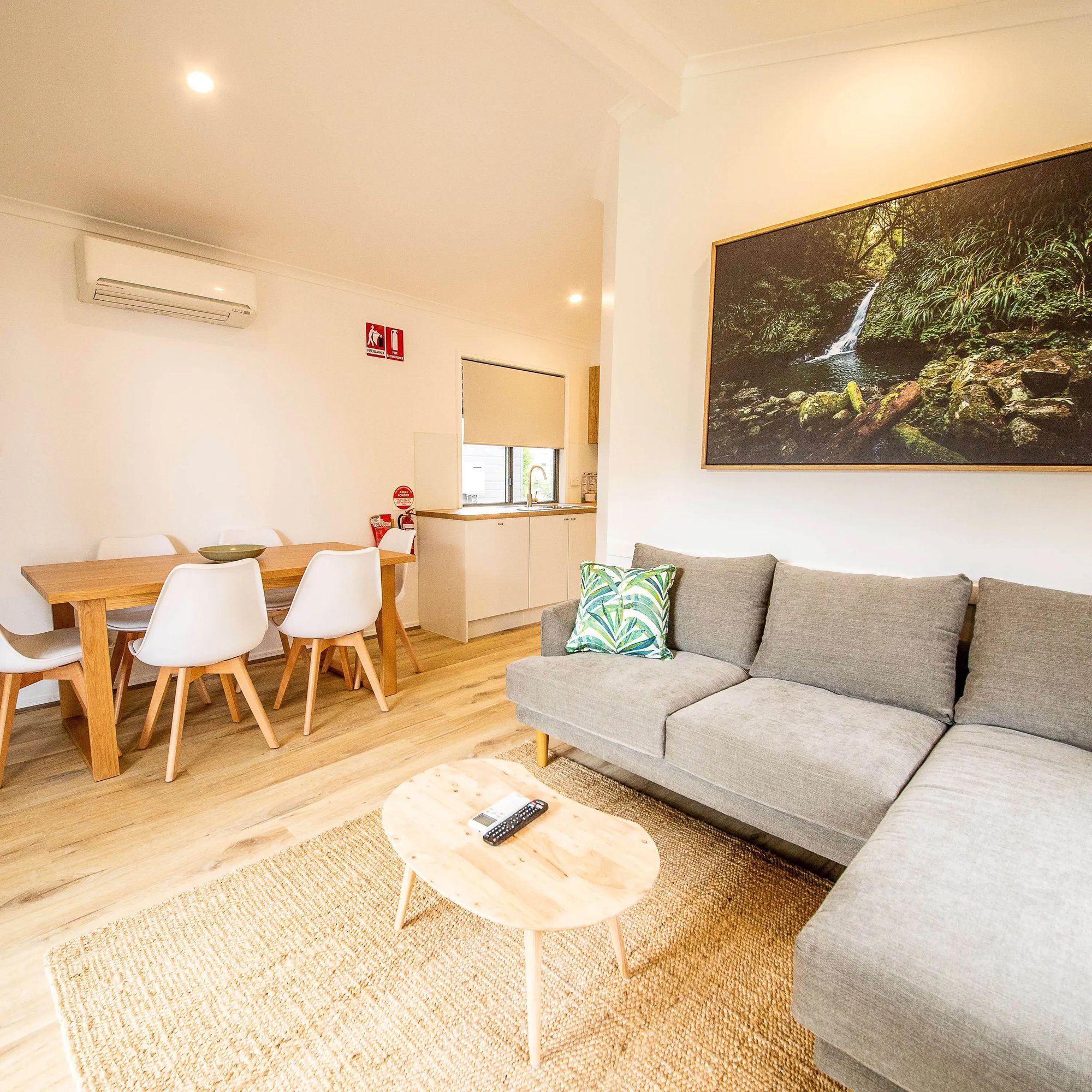 Accomodation-Carousel_PandanusWaterviews_inside